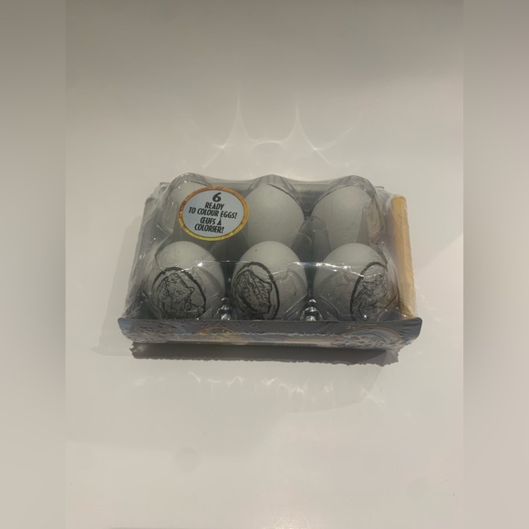 Egg activity.Plastic eggs of Jurassic World!Paint them with markers. - Picture 1 of 6